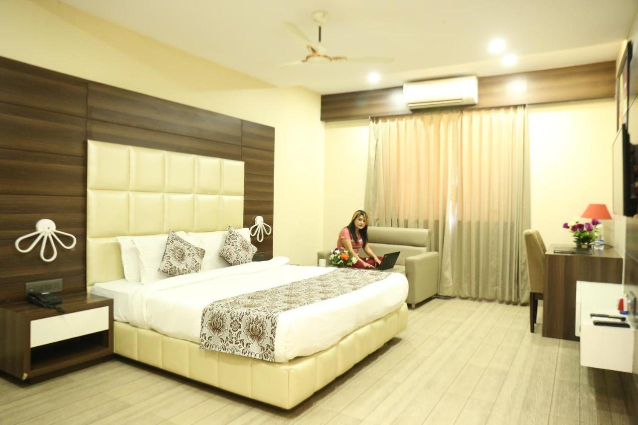 Hotel Moments Lucknow Dış mekan fotoğraf